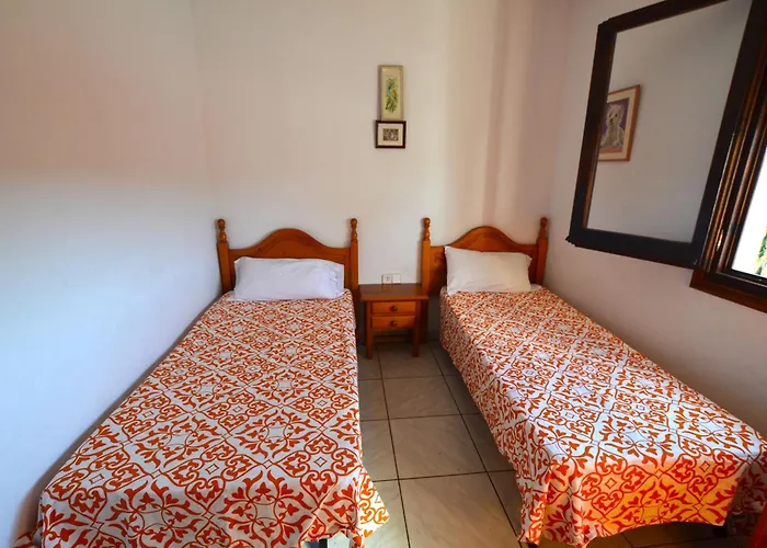 Fernando 12 Personas 8km Lloret De Mar Villa